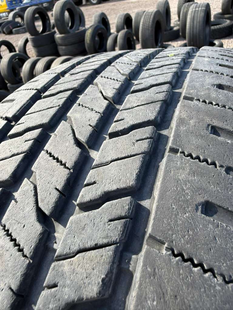 275/55R20 Set (4 Like New) Laufenn Xfit HT