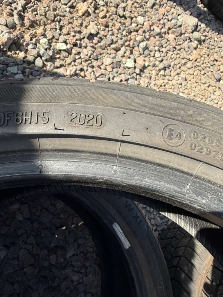 205/40R17  Pair (2 Like New) Barum Bravuris5