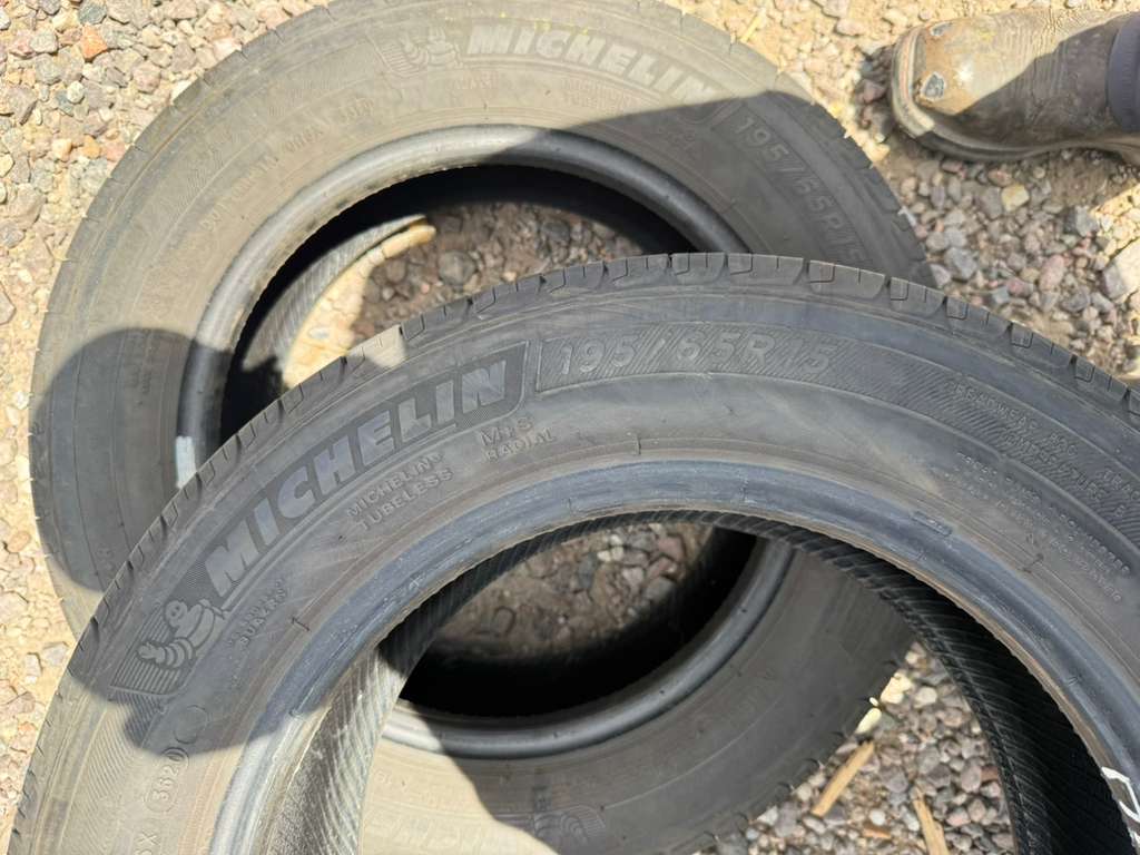 195/65R15 Pair (2 Used Tires) Michelin X Tour