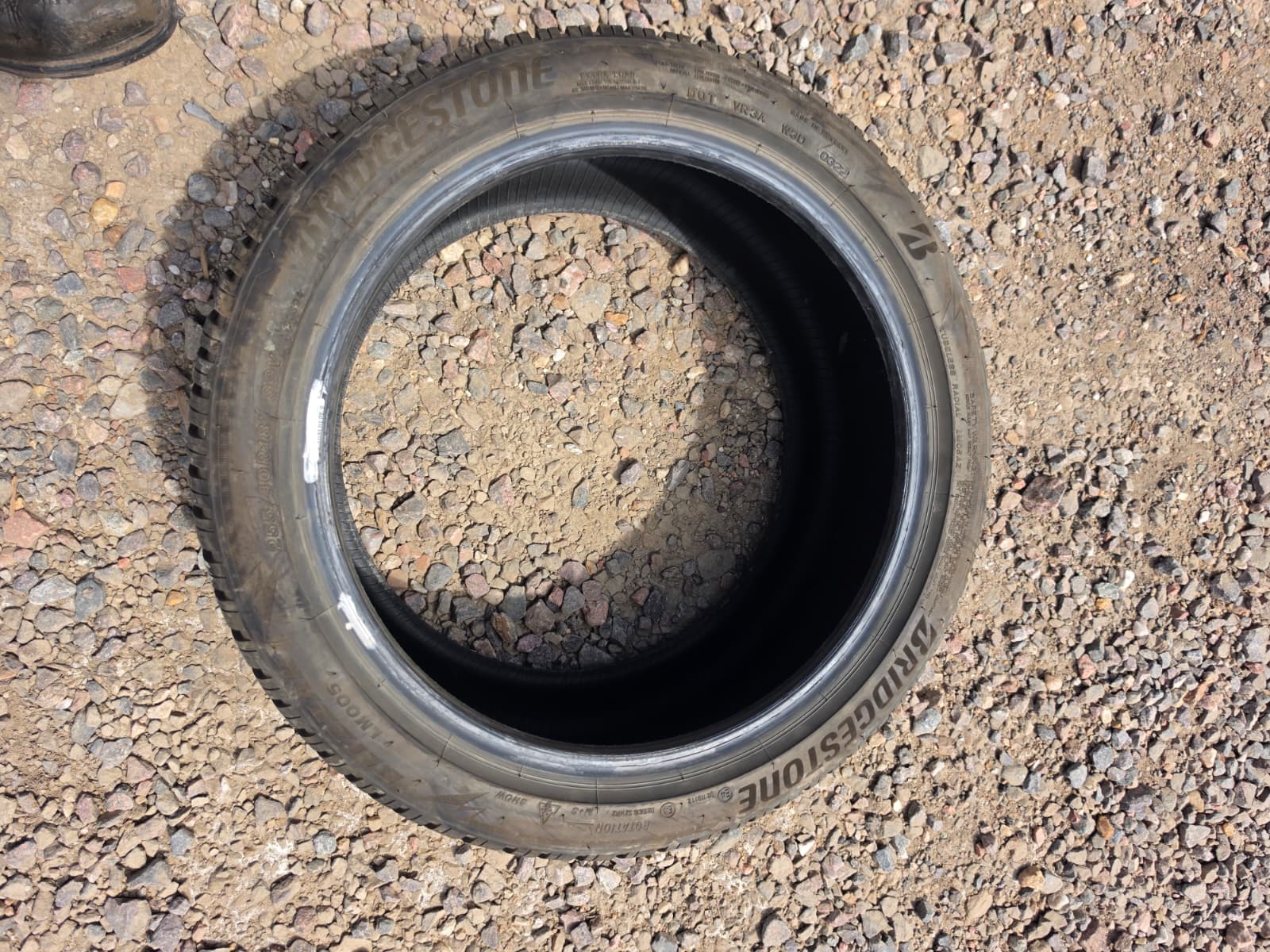 255/40R18 Single (1 Used Tire) Bridgestone Blizzak