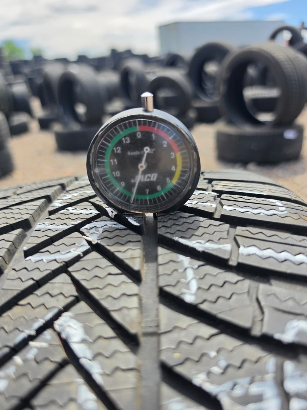 255/40R18 Single (1 Used Tire) Bridgestone Blizzak