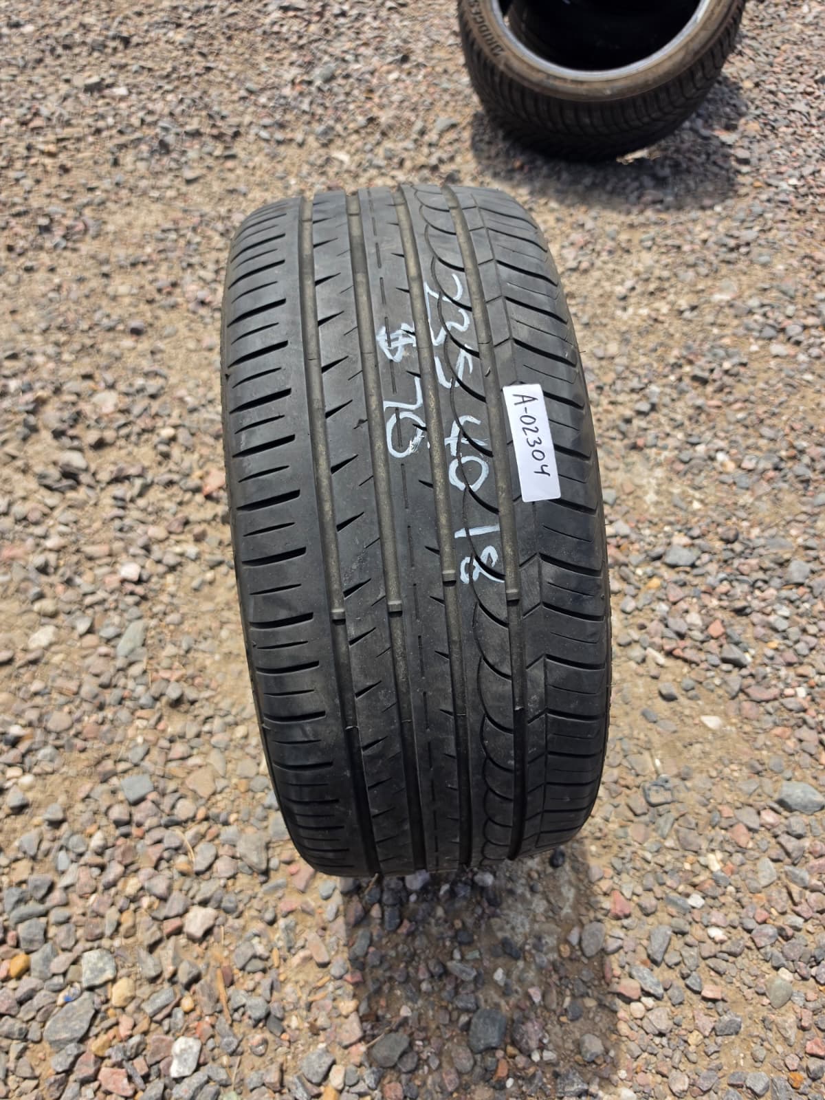 235/40ZR18 Single (1 Used Tire) Blackhawk Street-H