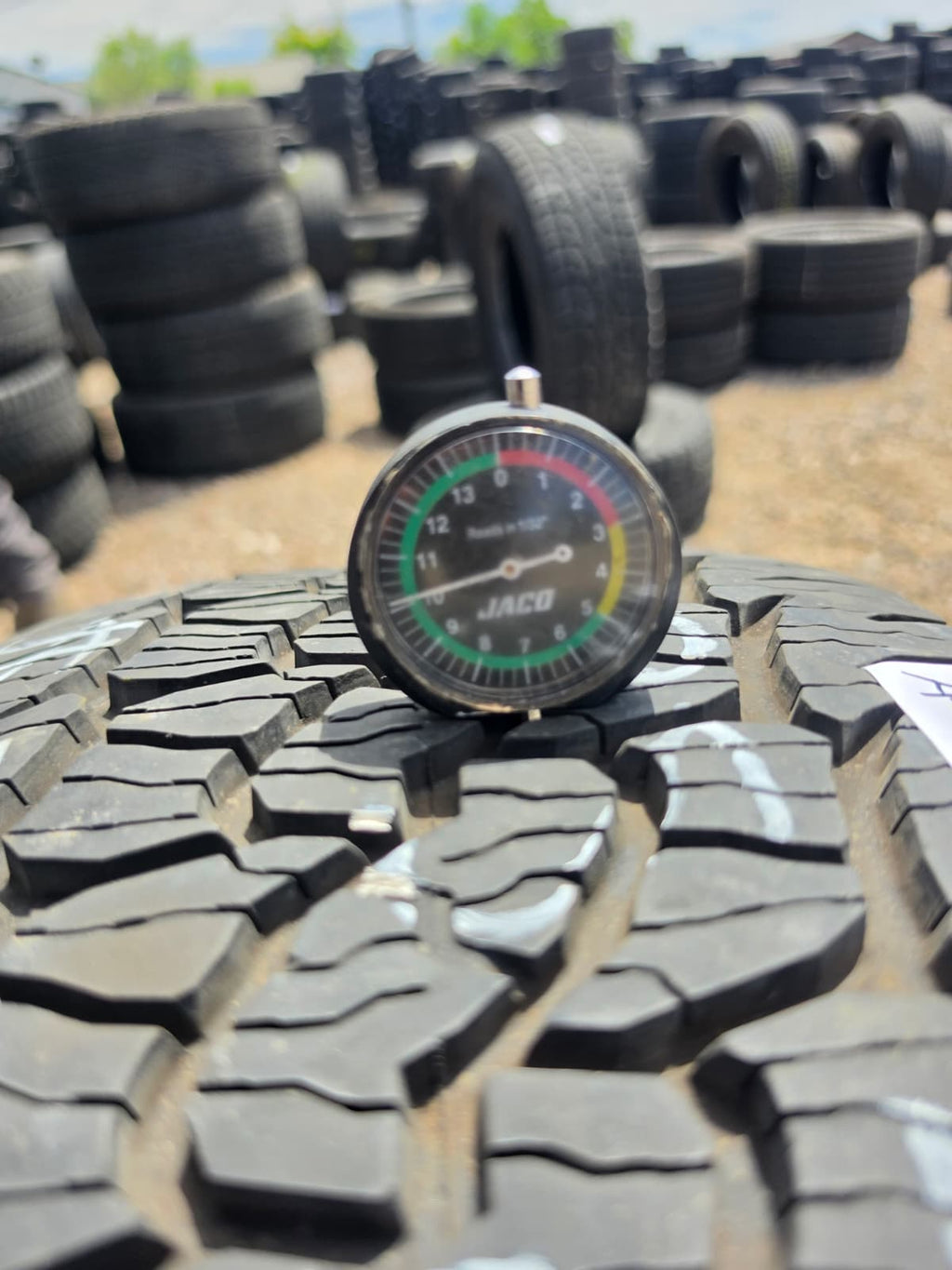 285/70R17 Single (1 Used Tire) Bfgoodrich Trail Terrain