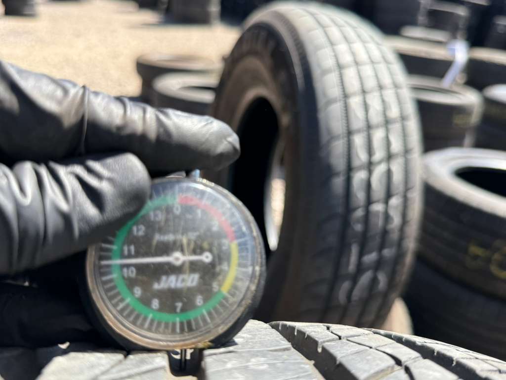 245/45R19 Pair (2 Like New Tires) Kumho Crugen