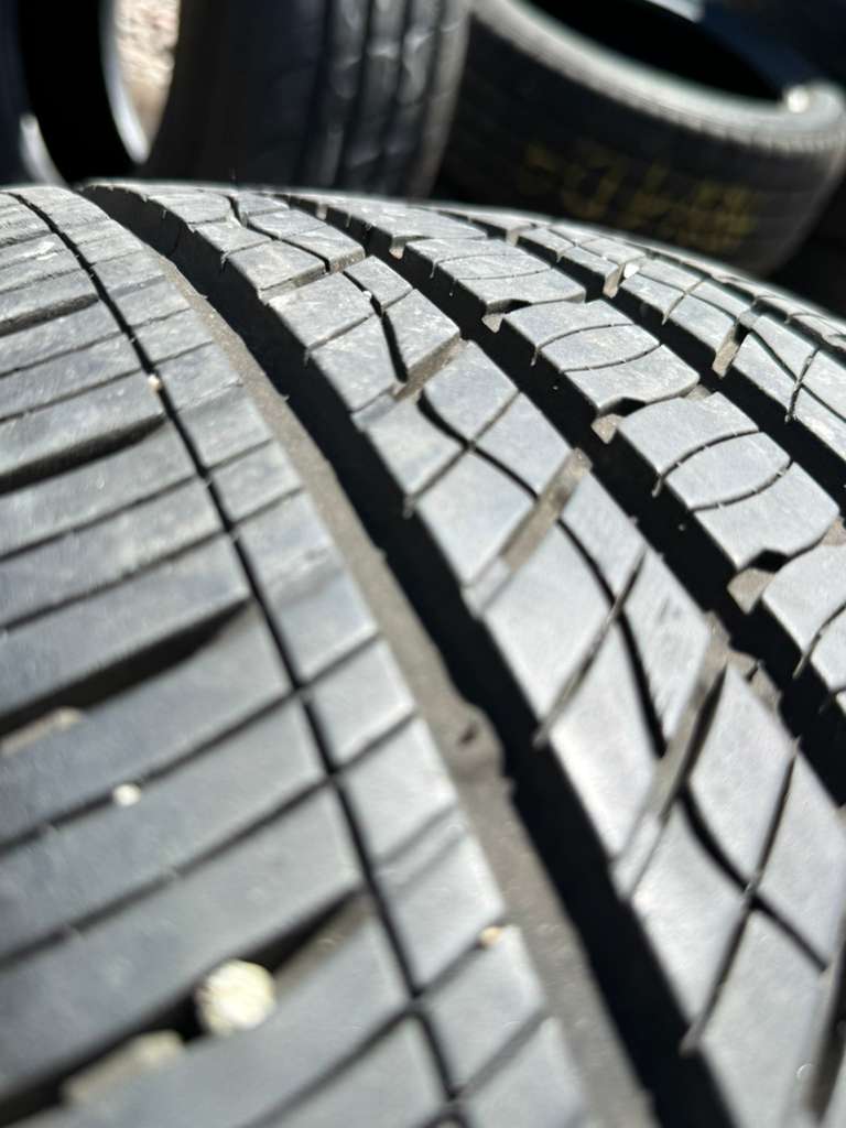 245/45R19 Pair (2 Like New Tires) Kumho Crugen