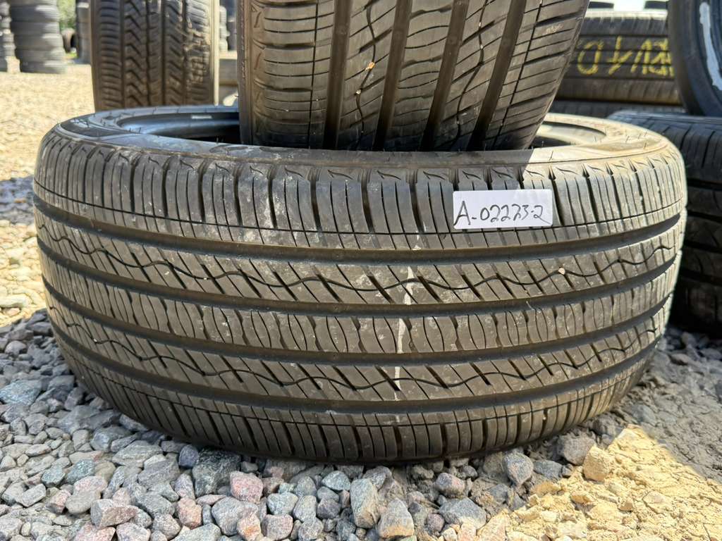 245/45R19 Pair (2 Like New Tires) Kumho Crugen