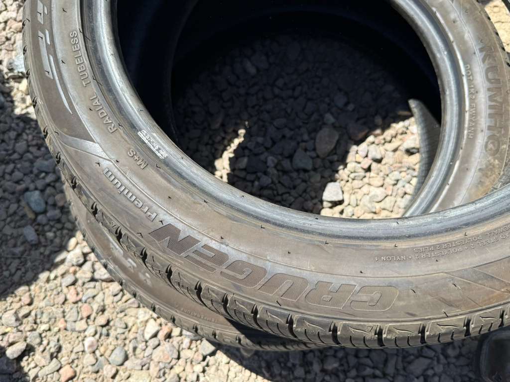 245/45R19 Pair (2 Like New Tires) Kumho Crugen