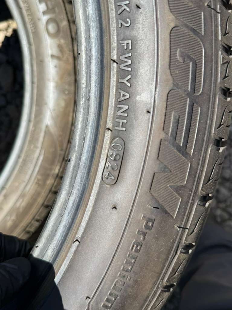 245/45R19 Pair (2 Like New Tires) Kumho Crugen