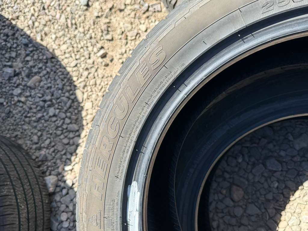 255/50R20 Pair (2 Like New Tires) Hercules Terra Trac HPT
