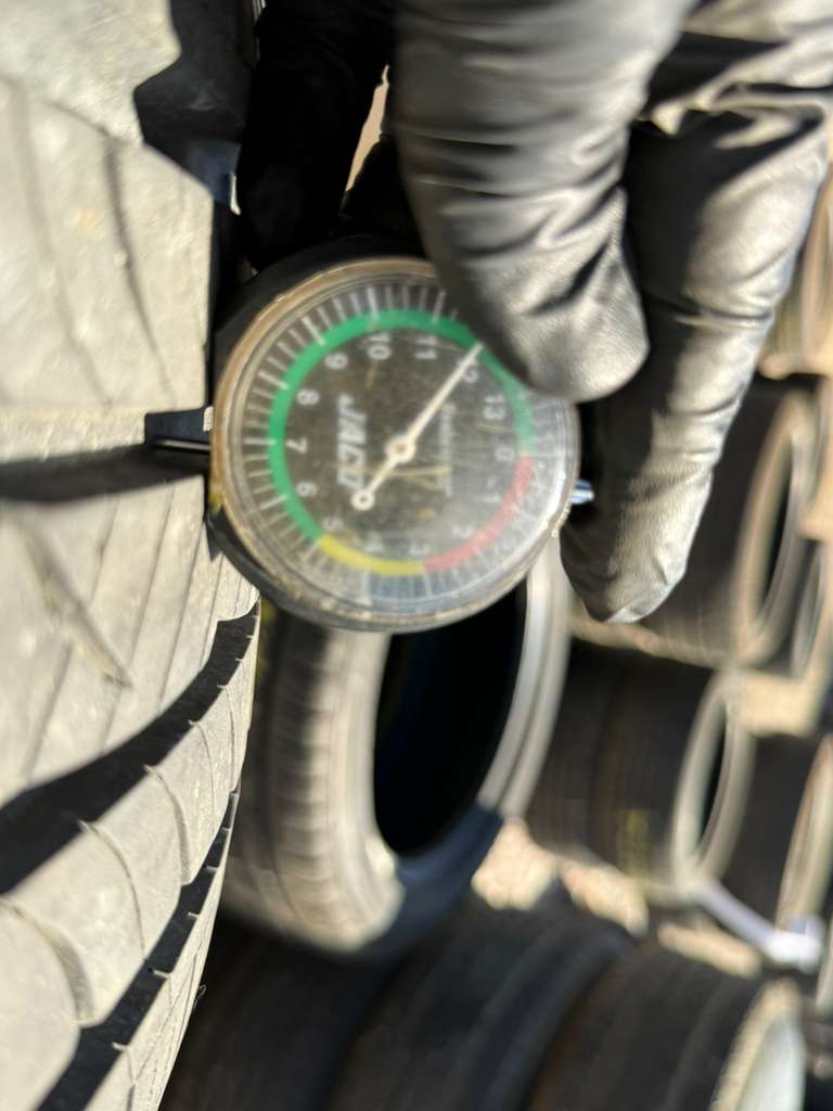 255/50R20 Pair (2 Like New Tires) Hercules Terra Trac HPT