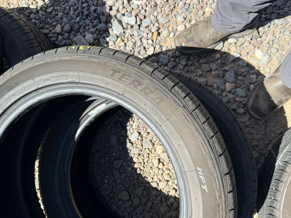 255/50R20 Pair (2 Like New Tires) Hercules Terra Trac HPT
