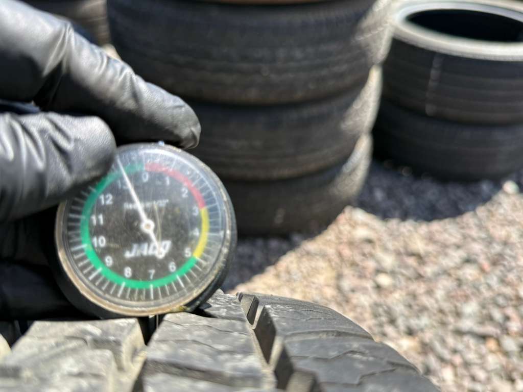 LT225/75R16 Pair (2 Like New Tires) Ironman All Country AT2