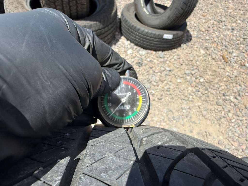 235/55R20 Pair (2 Used Tires) Bridgestone Dueler HP Sport