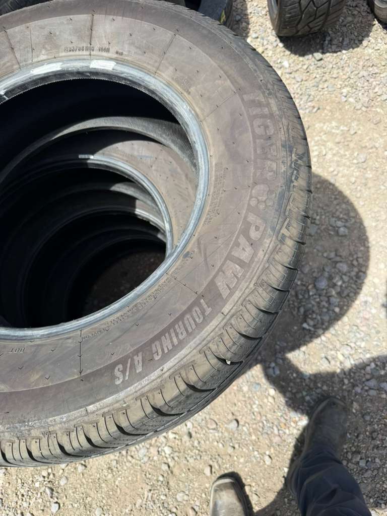 265/65R18 Set (4 Like New Tires) Tiger Paw Uniroyal Touring