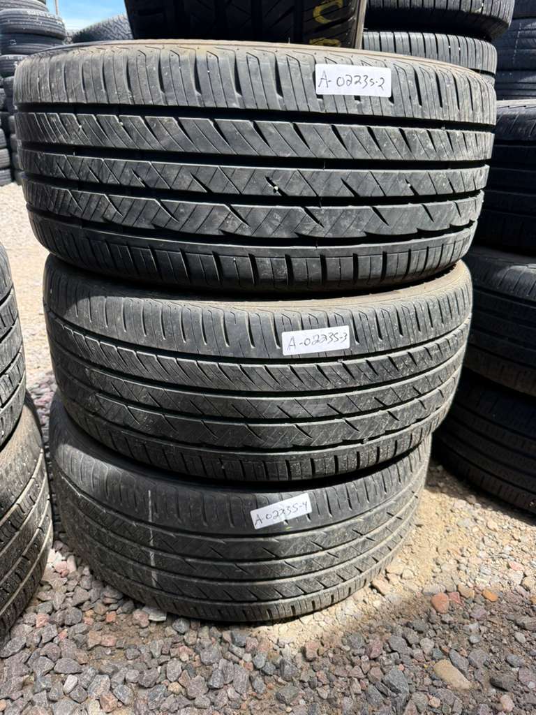 235/40R19 Set (4 Used Tires) Laufenn S Fit