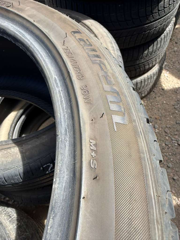 235/40R19 Set (4 Used Tires) Laufenn S Fit