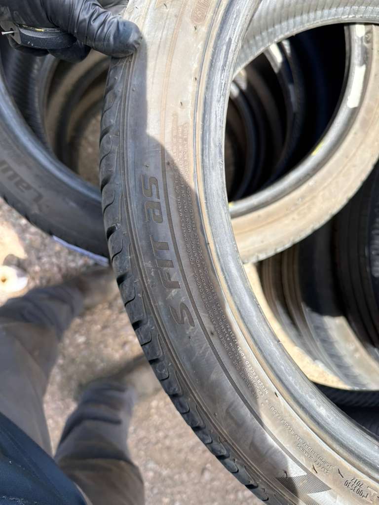 235/40R19 Set (4 Used Tires) Laufenn S Fit