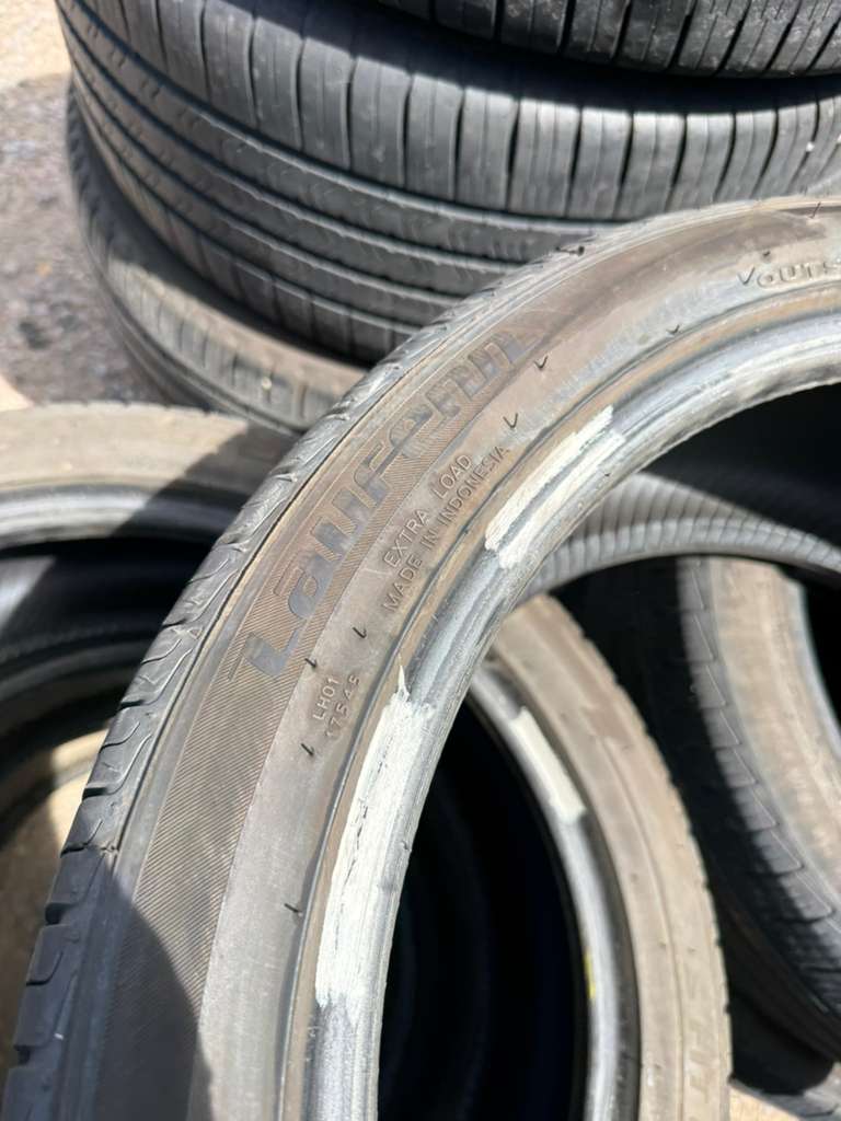 235/40R19 Set (4 Used Tires) Laufenn S Fit