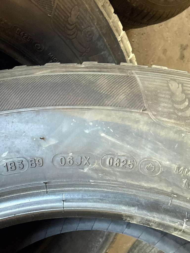 275/65R18 Set (4 Used Tires) Michelin Primacy XC