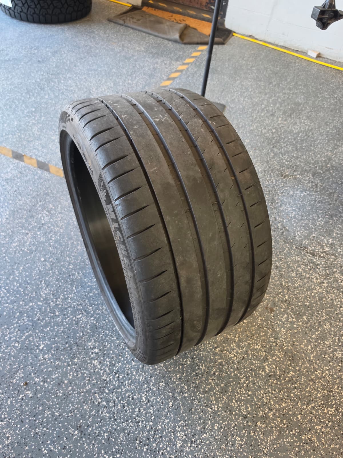 325/30ZR21 Single (1 Used Tires) Michelin Pilot Sport 4S