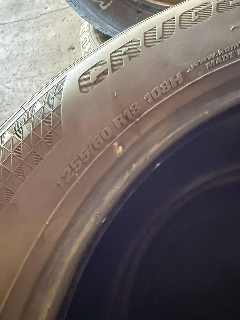 255/60R18 Set (4 Used Tires) Kumho Crugen HP71