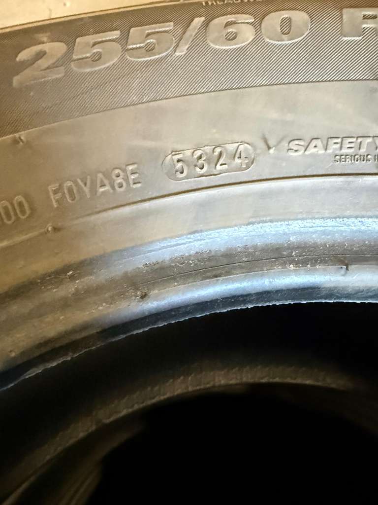 255/60R18 Set (4 Used Tires) Kumho Crugen HP71