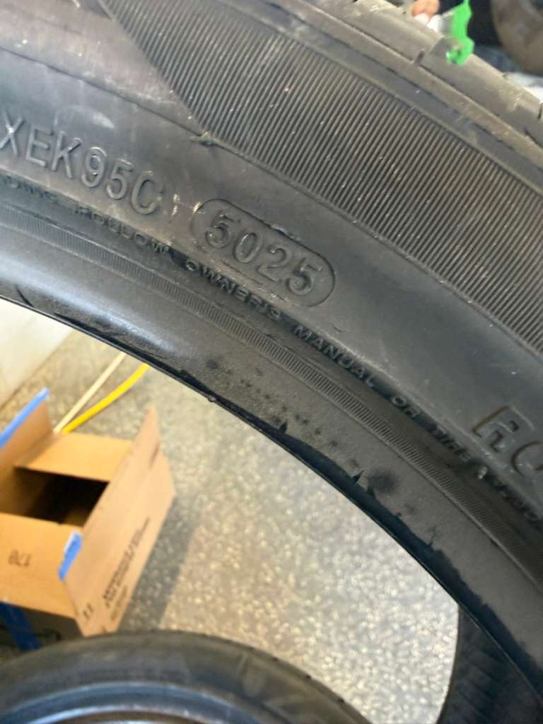 245/40R18 Set (4 Brand New Tires!!) Lexani LXUHP-207