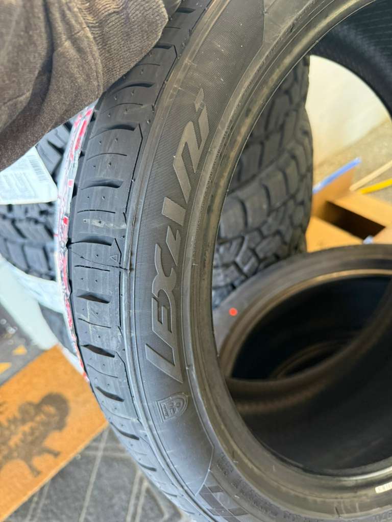 245/40R18 Set (4 Brand New Tires!!) Lexani LXUHP-207
