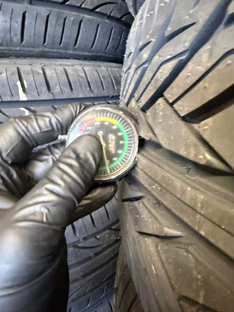 265/35R22 Set (4 Brand New Tires!!) Lexani LX Thirty