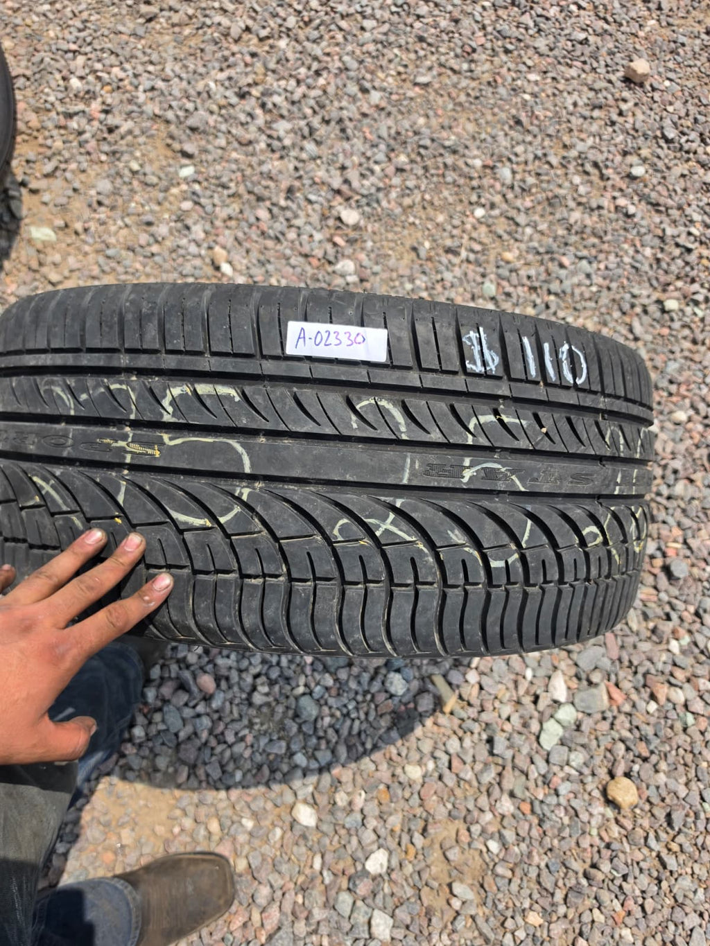 275/25R26 Single (1 Used Tire) Lionhart Lh-003