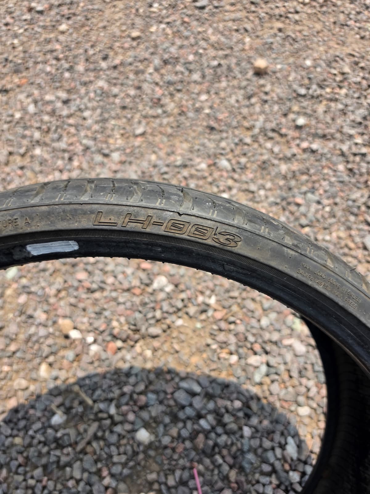 275/25R26 Single (1 Used Tire) Lionhart Lh-003