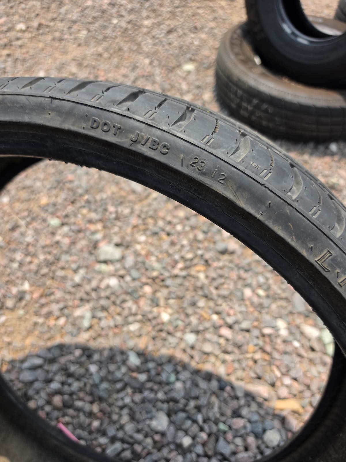 275/25R26 Single (1 Used Tire) Lionhart Lh-003