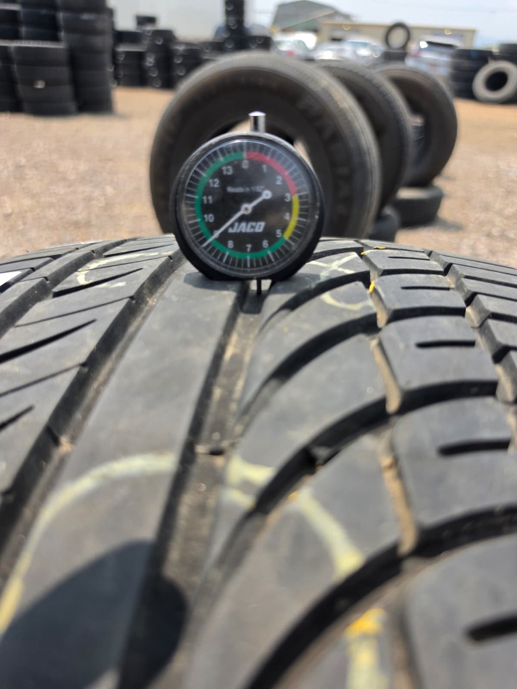 275/25R26 Single (1 Used Tire) Lionhart Lh-003