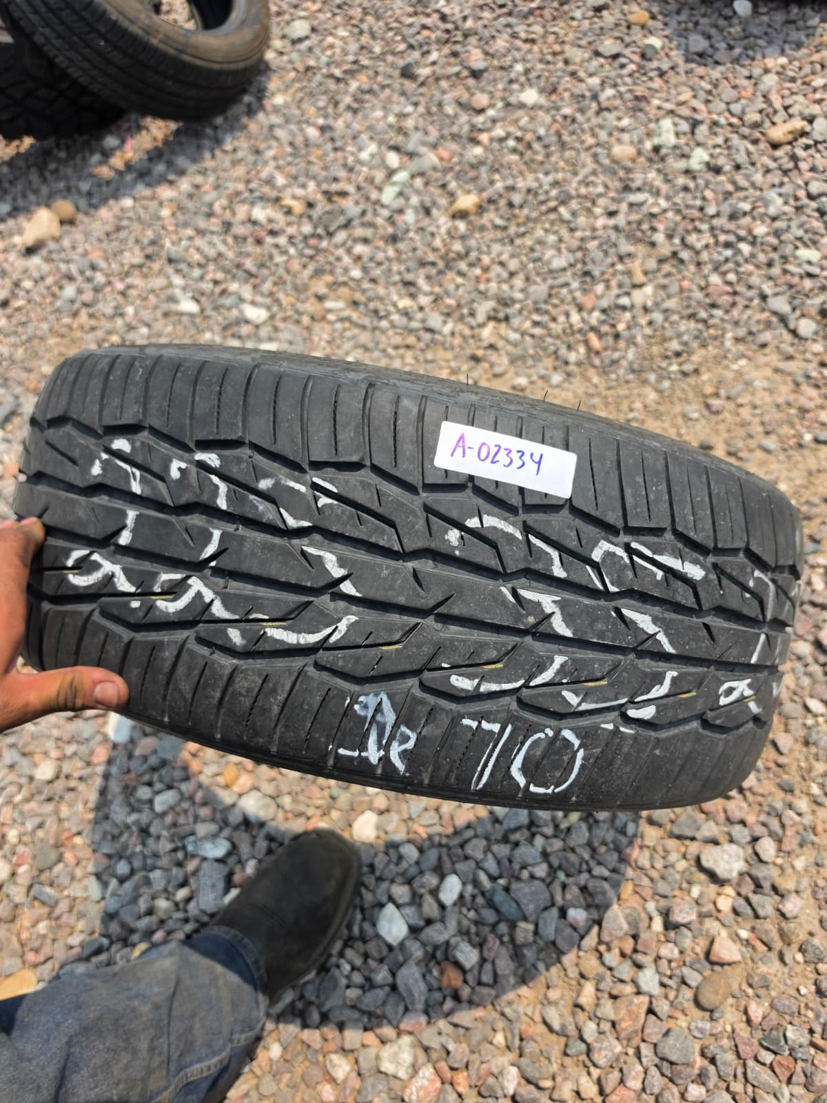 225/35R20 Single (1 Used Tire) Toyo Extensa