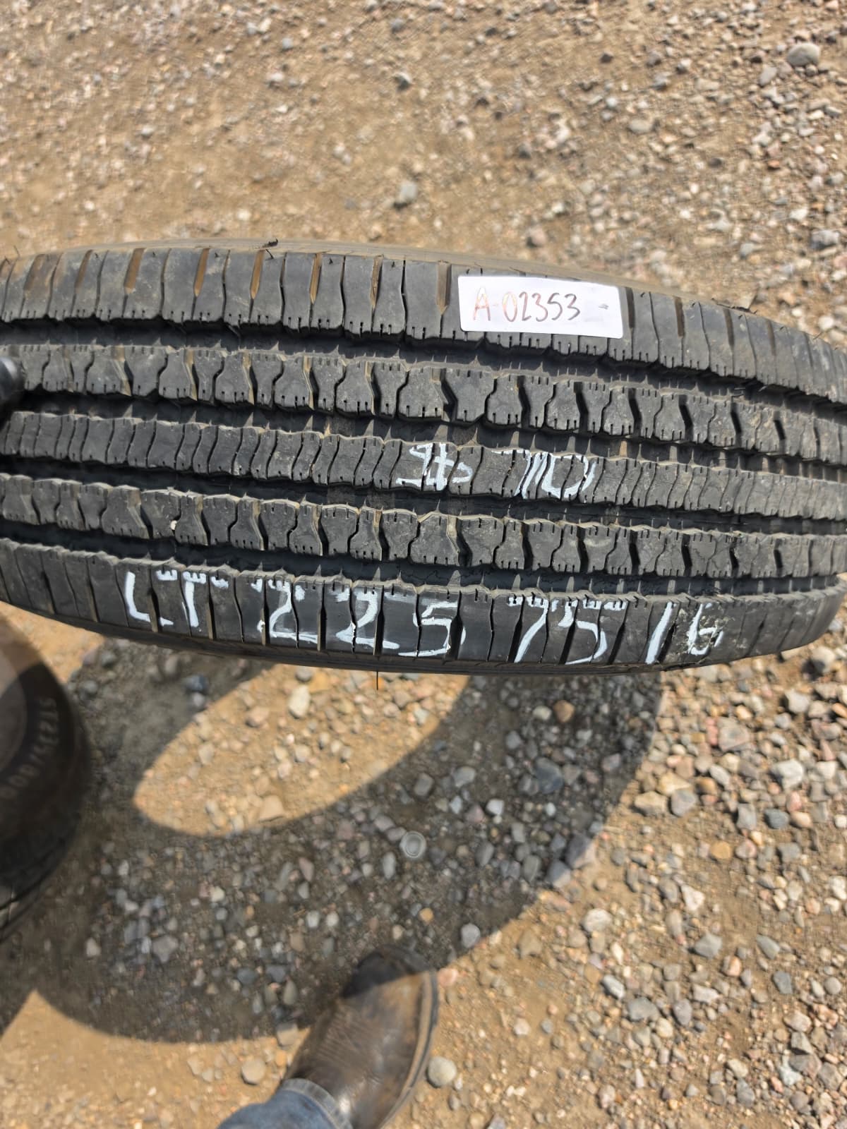 LT225/75R16 Single (1 Used Tire) Bfgoodrich Commercial T/A