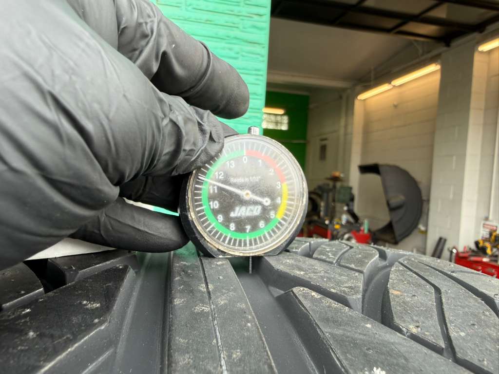 305/40R22 Set (4 Brand New Tires!!) Lexani LX Thirty