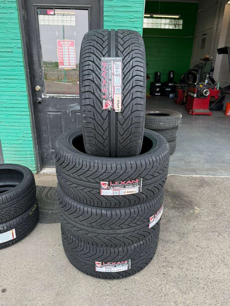 305/40R22 Set (4 Brand New Tires!!) Lexani LX Thirty