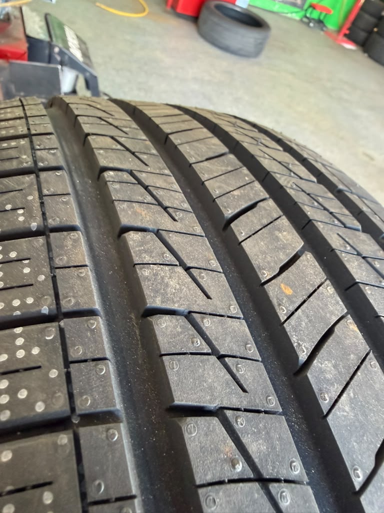 225/55R17 Set (4 Brand New Tires!!) Ironhead Reflex H01
