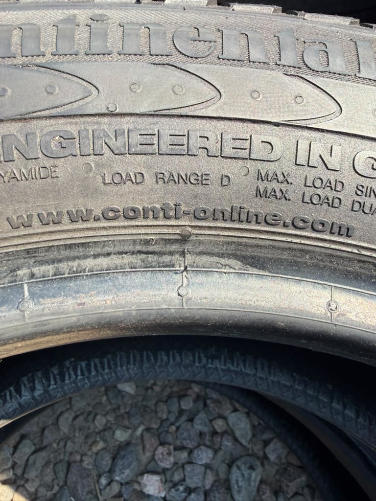 215/65R16C Pair (2 Like New Tires!!) Continental Vanco2