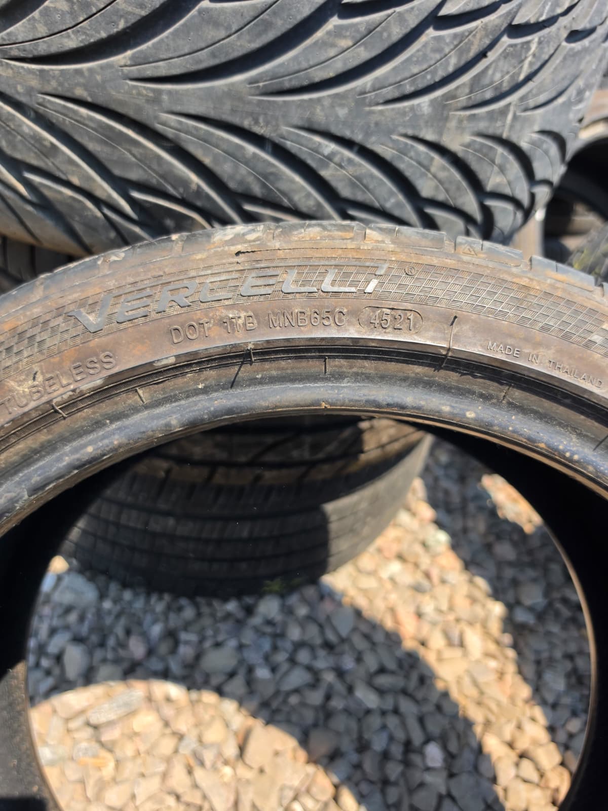 235/40R17 Single (1 Used Tire) Vercelli Strada