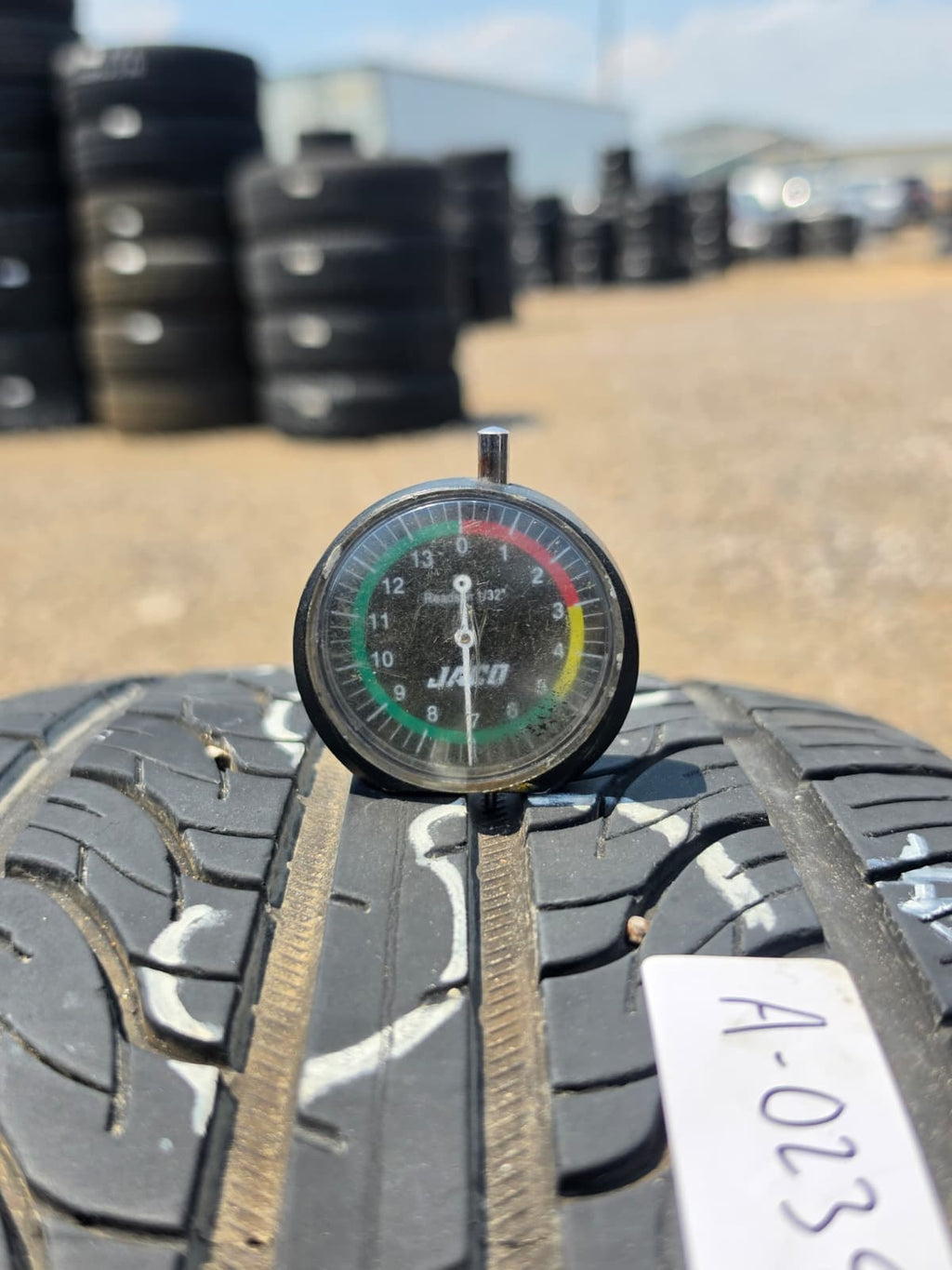 235/40R17 Single (1 Used Tire) Vercelli Strada