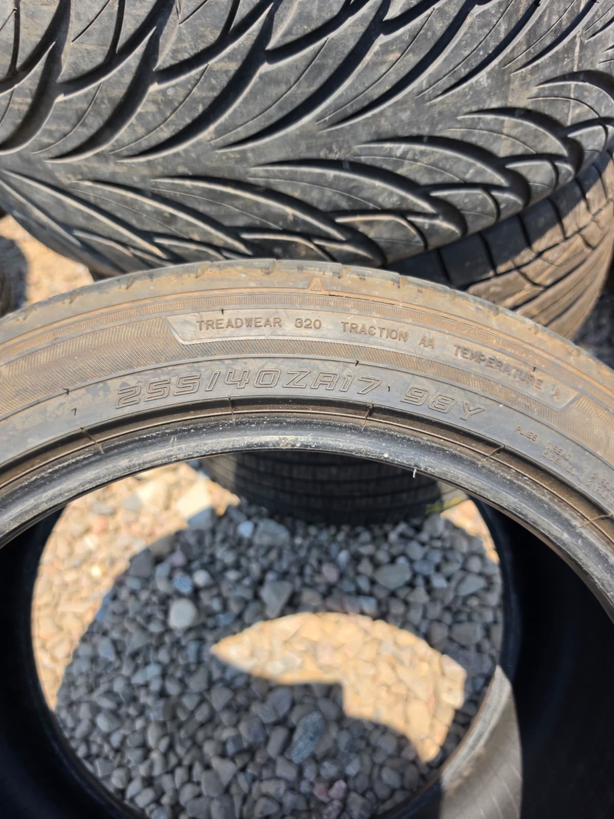 255/40R17 Single (1 Used Tire) Sumitomo Htr Z5