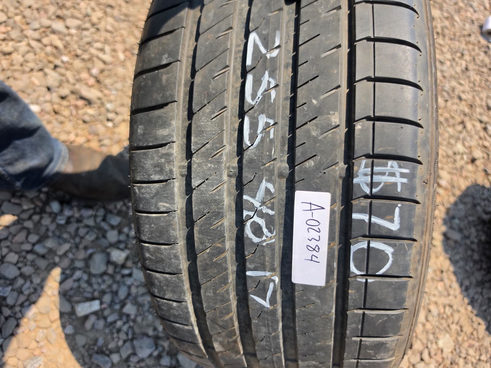 255/40R17 Single (1 Used Tire) Sumitomo Htr Z5