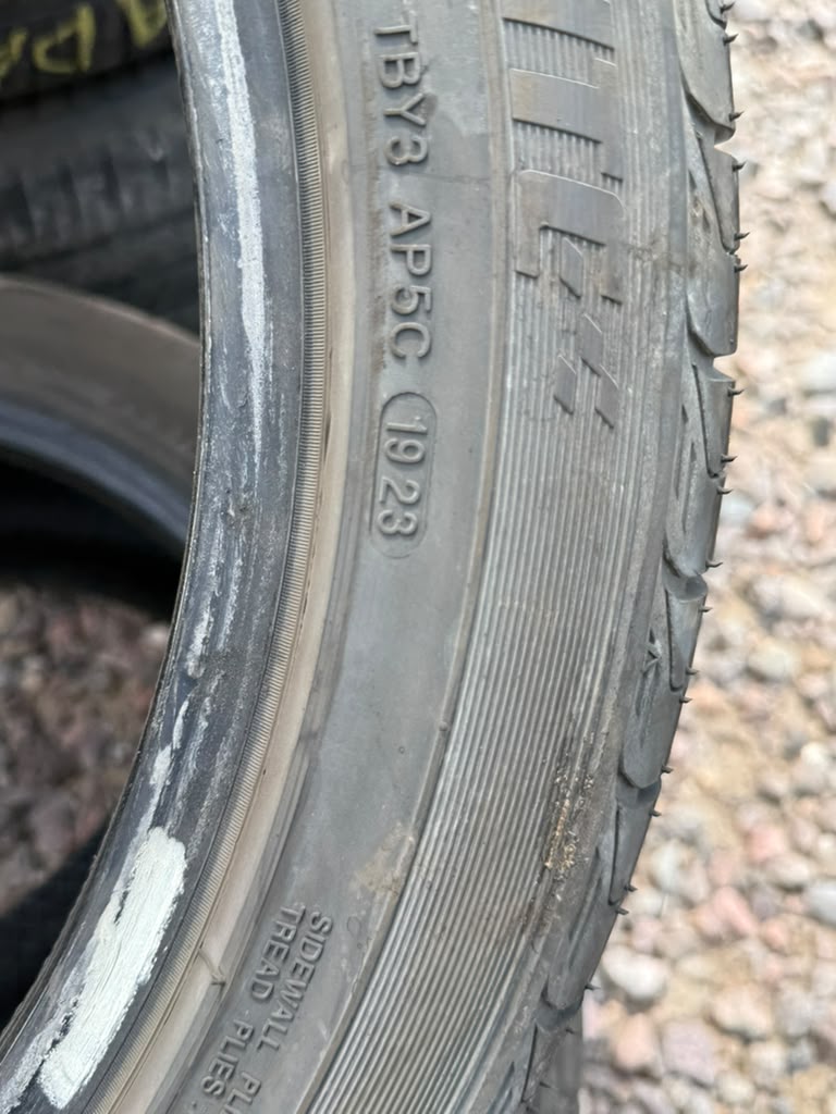 255/40R19 Pair (2 Used Tires) Delinte DH2