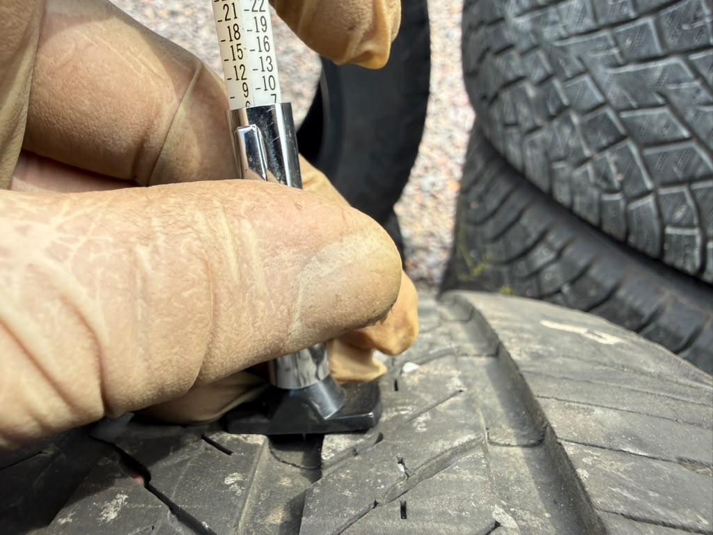 235/50R20 Pair (2 Used Tires) Bridgestone Alenza AS02