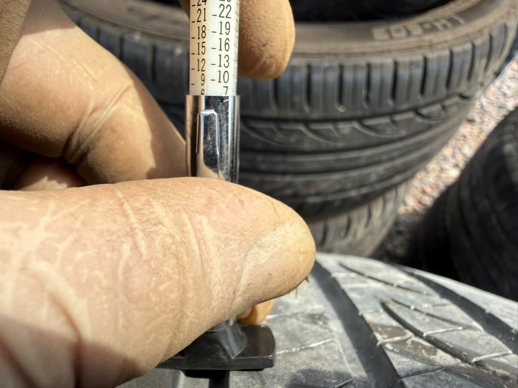 245/45R18 Pair (2 Used Tires) Vantage UHP
