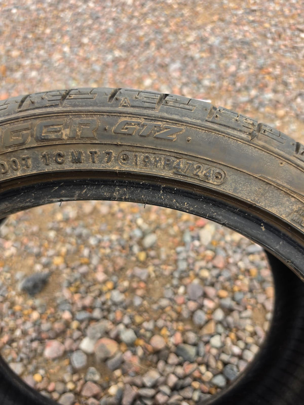 225/40R18 Single (1 Used Tire) Road Hugger