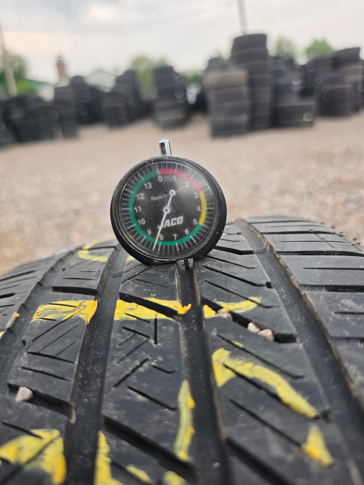 225/40R18 Single (1 Used Tire) Road Hugger