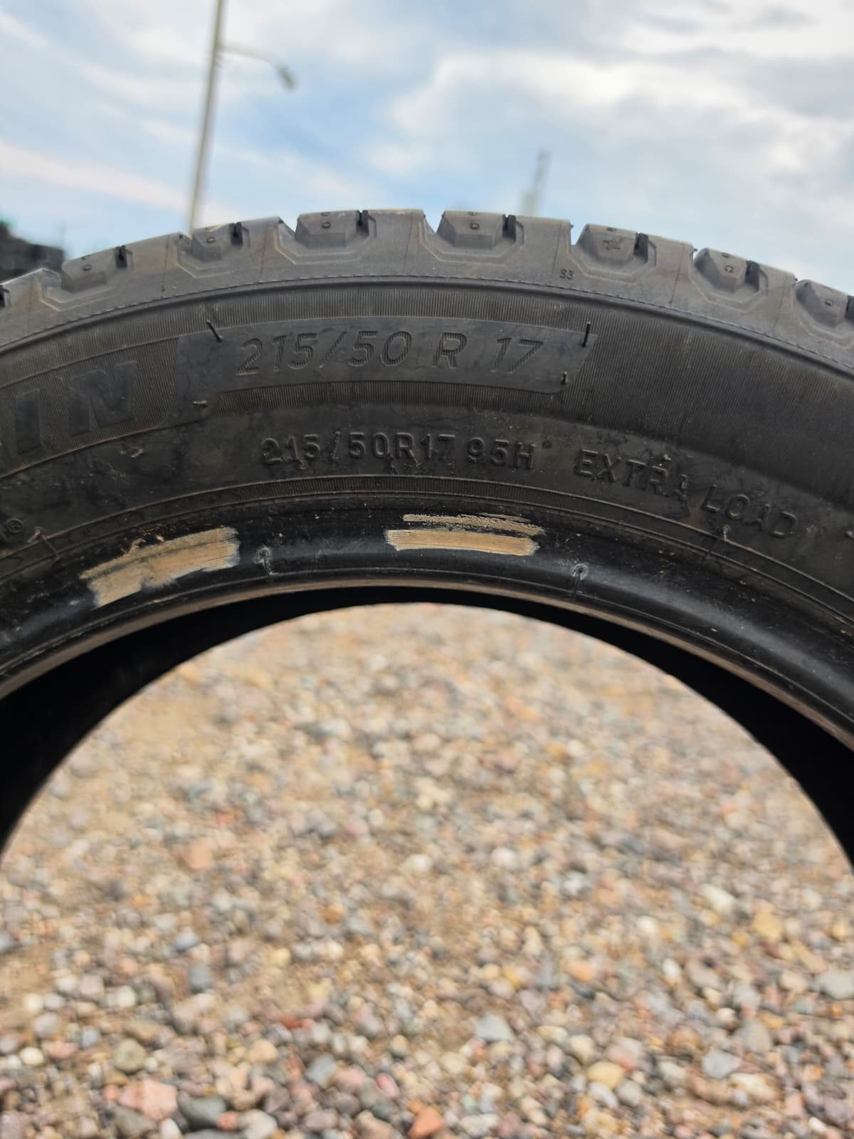 215/50R17 Single (1 Used Tire) Michelin Defender 2