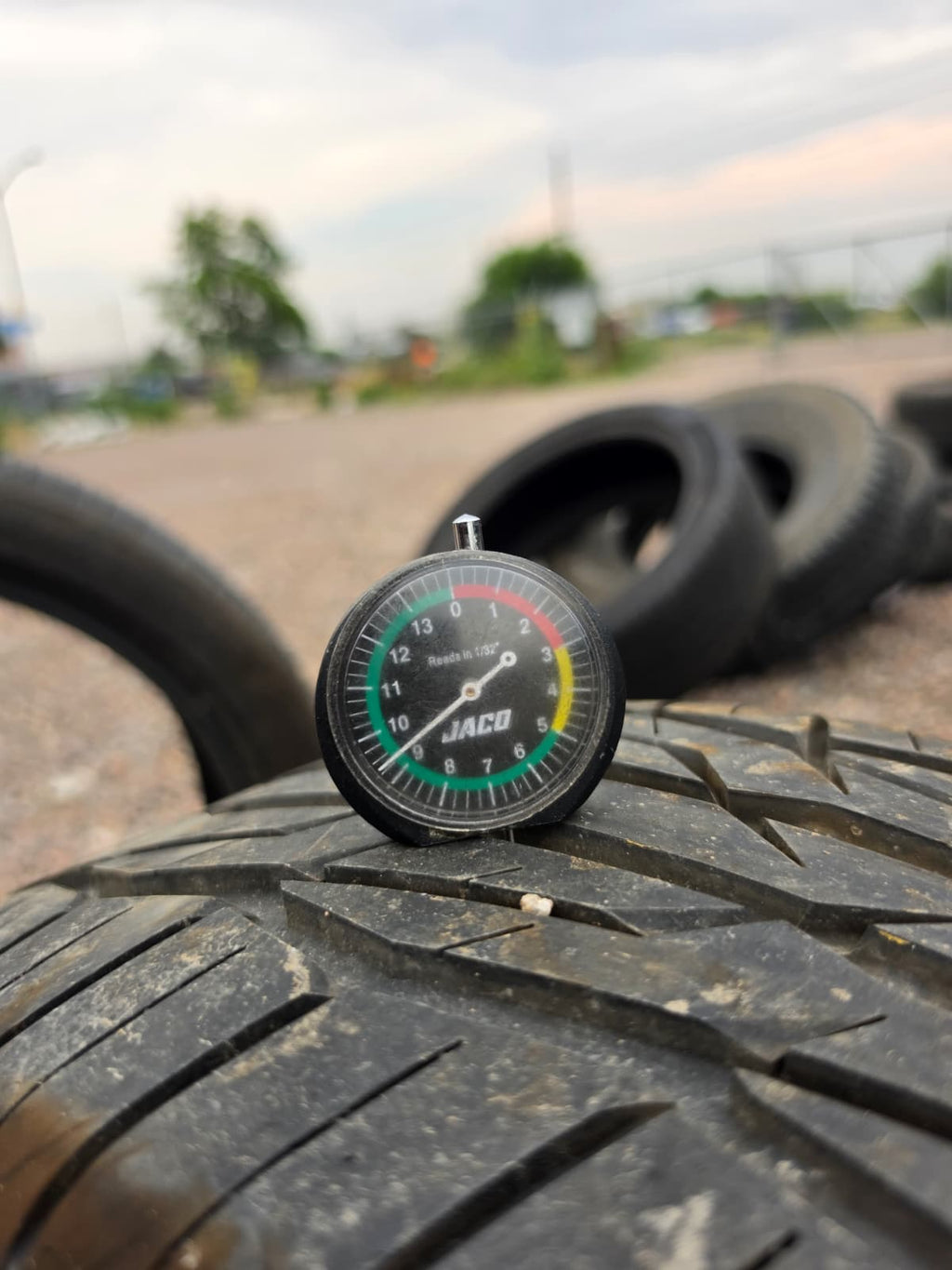225/40R18 Single (1 Used Tire) Toyo Extensa